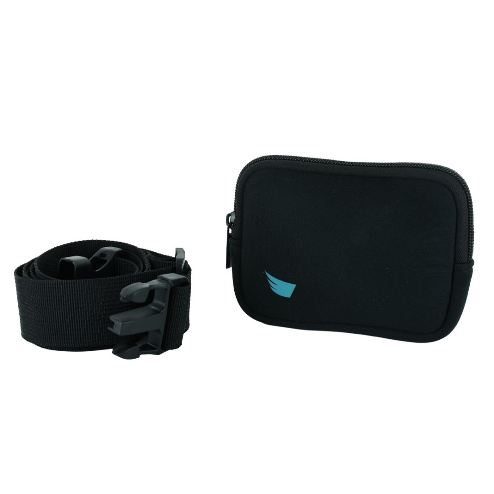 Vista frontale custodia waist ANGY in neoprene nero con zip e logo turchese, affiancata da cintura nylon nera con sgancio rapido