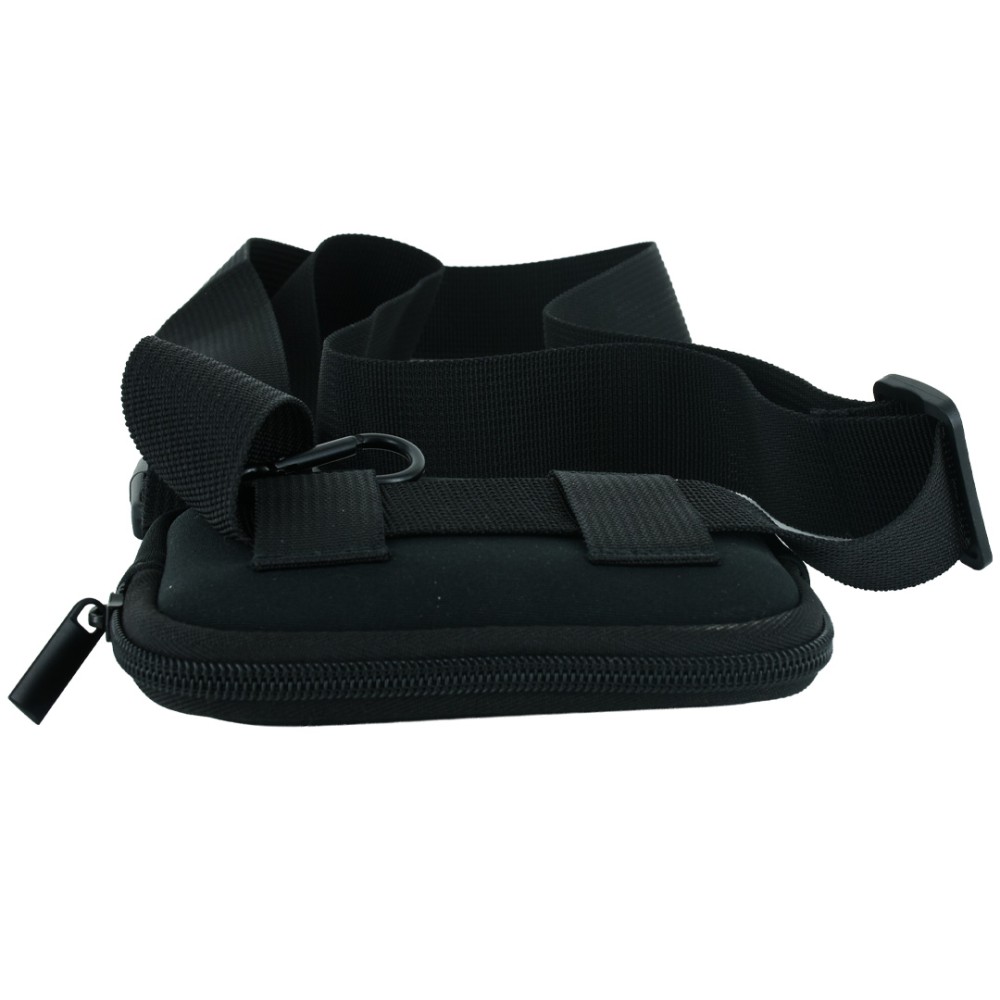 Vista 3/4 della custodia waist Angy Belt in neoprene nero con zip, cintura in nylon regolabile e moschettone