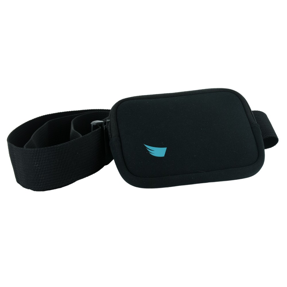 Vista 3/4 della custodia waist ANGY in neoprene nero con cintura in nylon regolabile e logo turchese