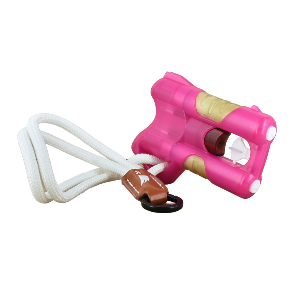 Vista 3/4 laccio da polso ANGY rosa con cordino bianco, ciondolo in pelle marrone e spray al peperoncino inserito nel dispositivo