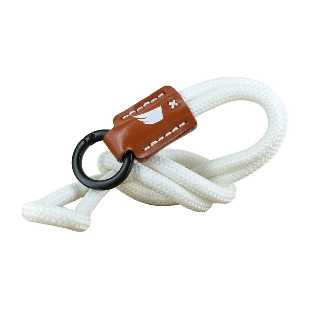 Vista 3/4 laccio da polso ANGY bianco intrecciato con custodia in pelle cuoio cucita a mano e anello portachiavi nero opaco